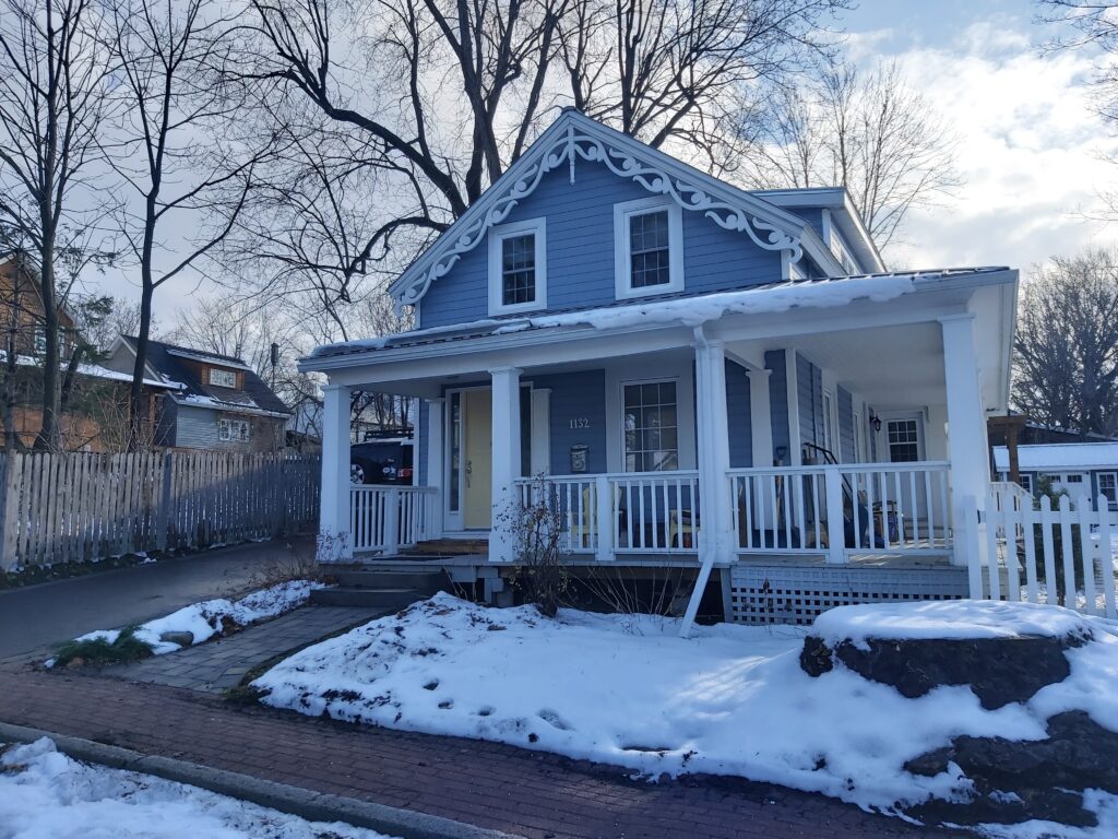 Manotick – A Perfect Christmas Village – Too Square to be Hip